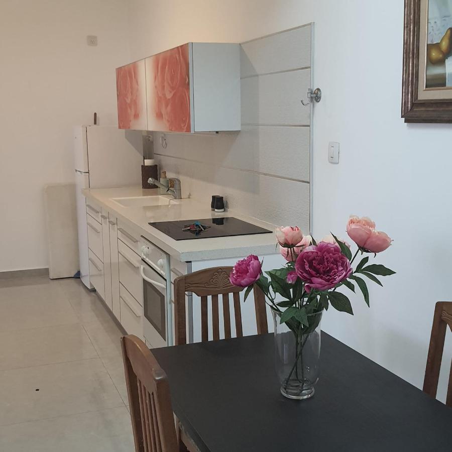 Lovely Three-Room Apartment Above The Promenade Ashdod Exterior photo